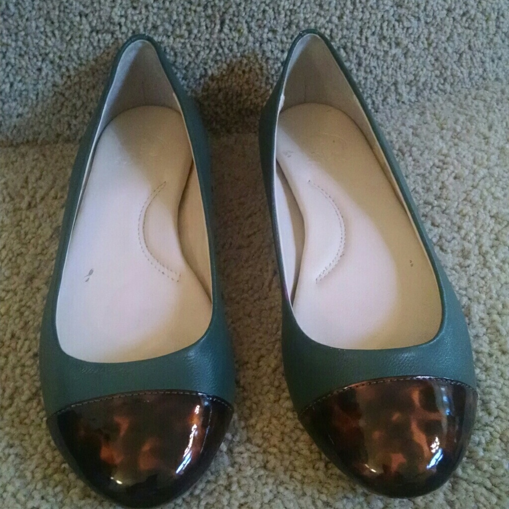 Wonder brand flats.
